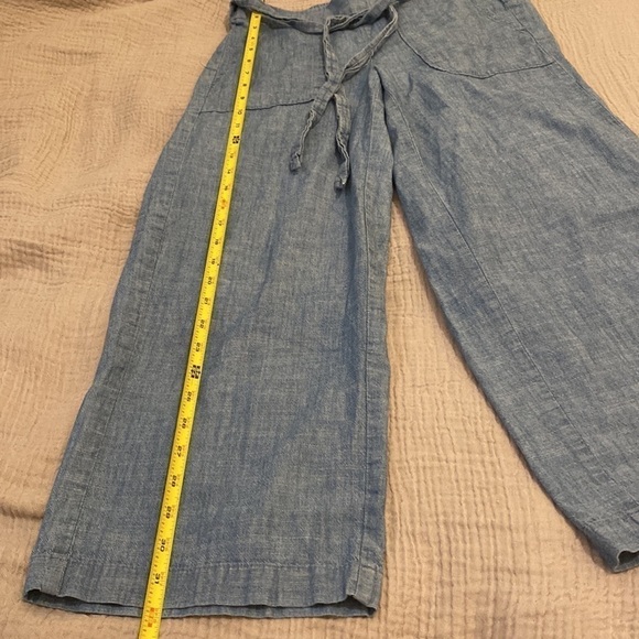 J. Crew blue cotton crop pants in very good condition. Size 2 - Picture 3 of 9